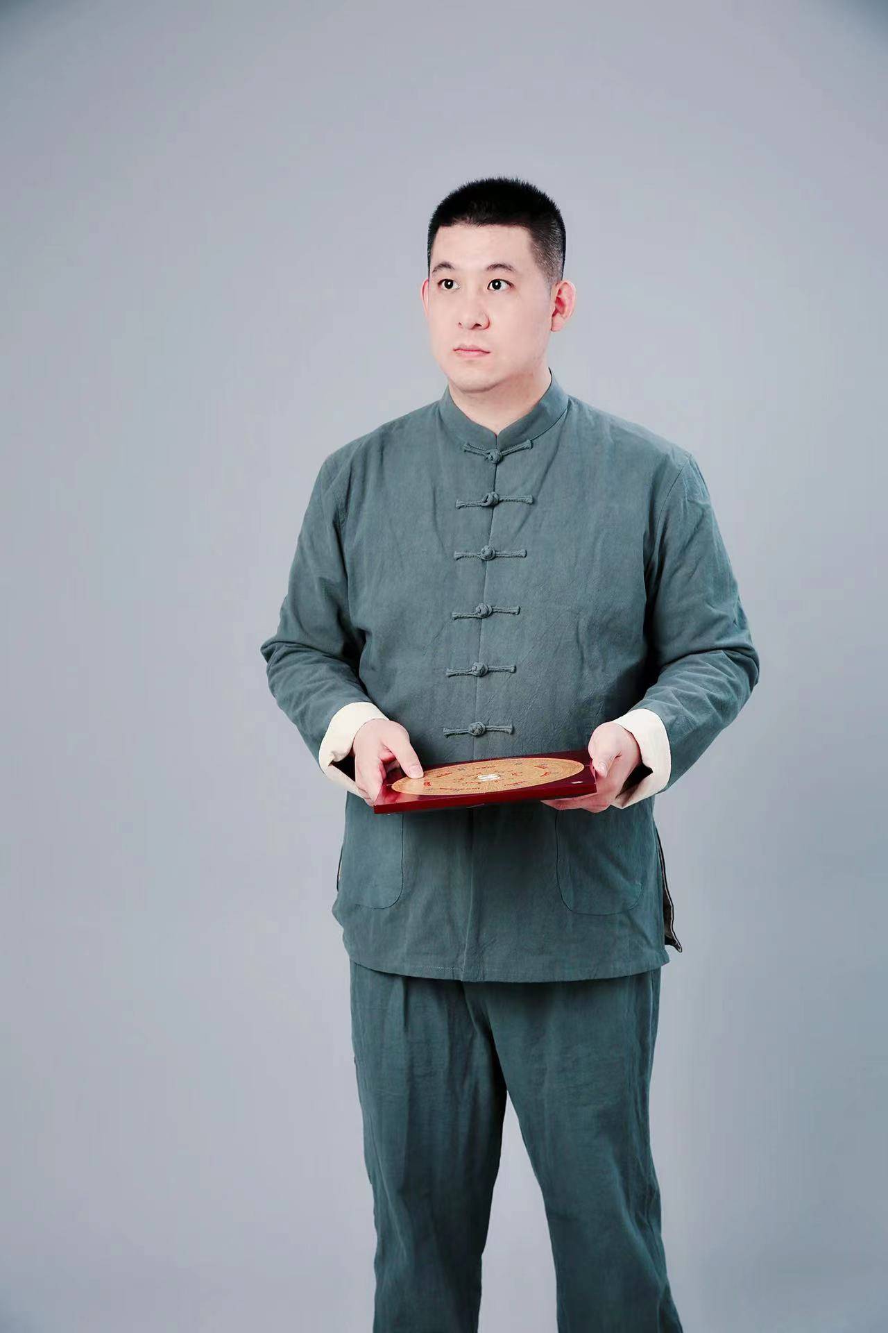 路广通国际易经联合会济南分会长风水大师