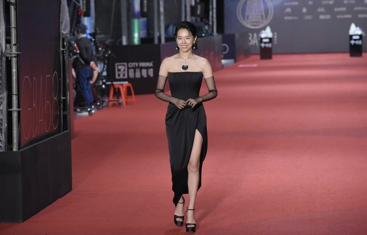 台湾58届金钟奖女星红毯生图曝光 来看看谁的状态最好吧_许玮_桂纶镁