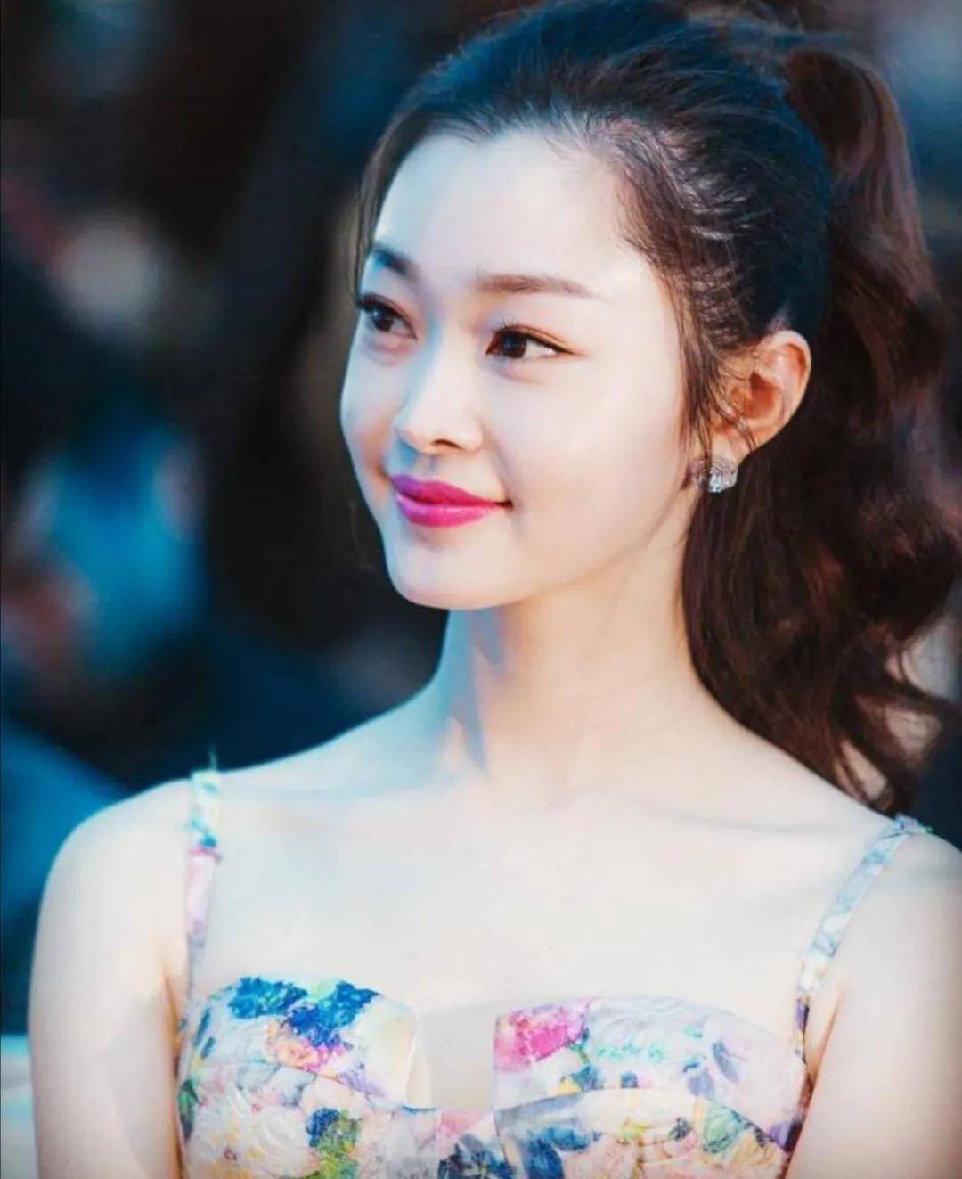 宋轶:演艺界的璀璨明星,人品与才华的双重赞歌