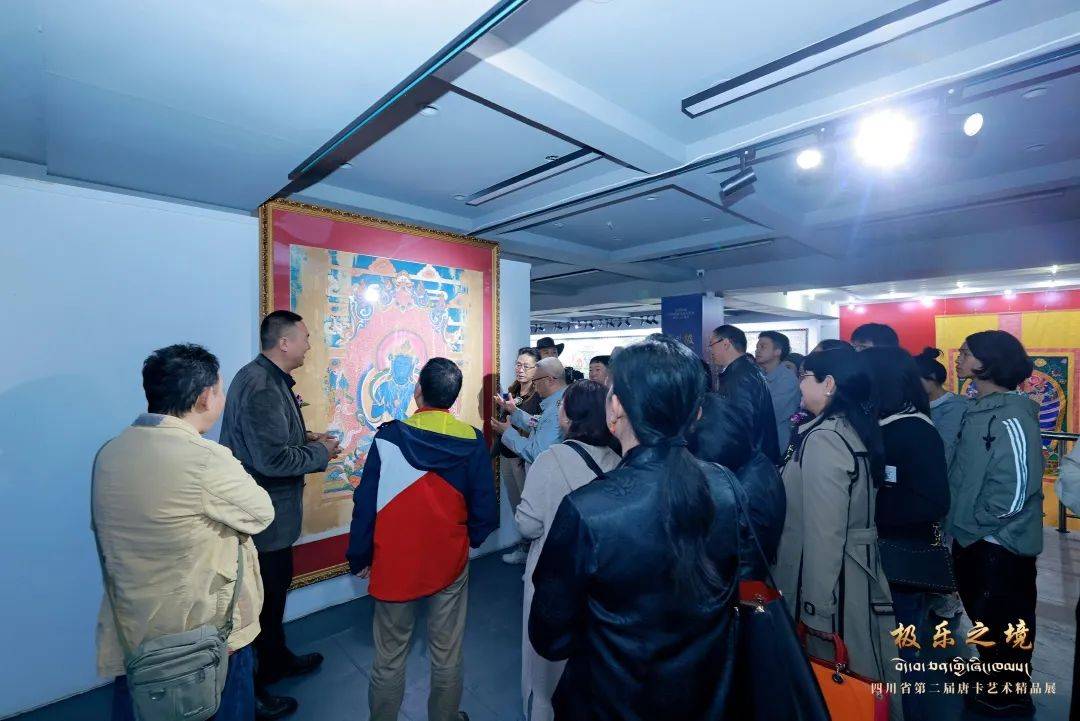 展览现场马晓峰最后发言说:"感谢甘孜州,尤其是阿坝州对这次展览的