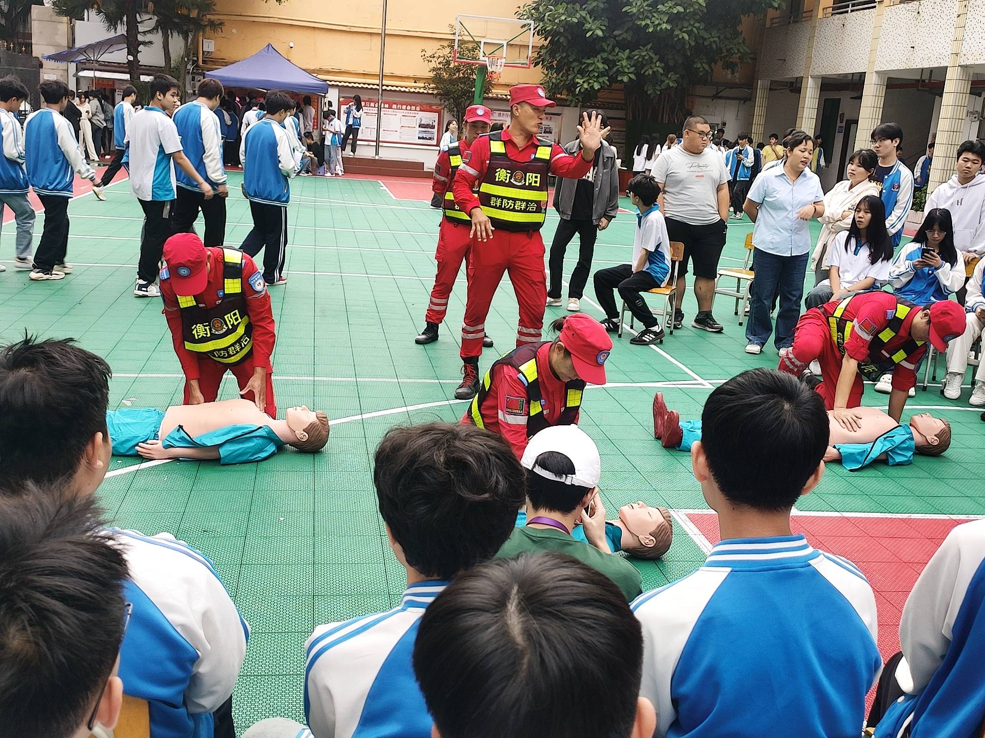 消防演练,安全知识培训课堂走进南宁商贸学校(西乡塘区)_应急_救援_黄