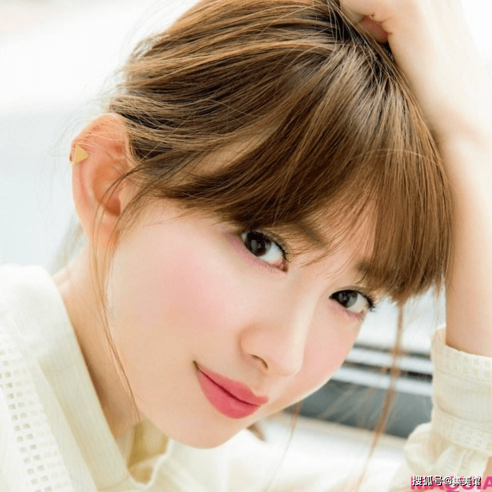 小嶋阳菜,当年的身材真的太辣了!_音乐_演技_成为了