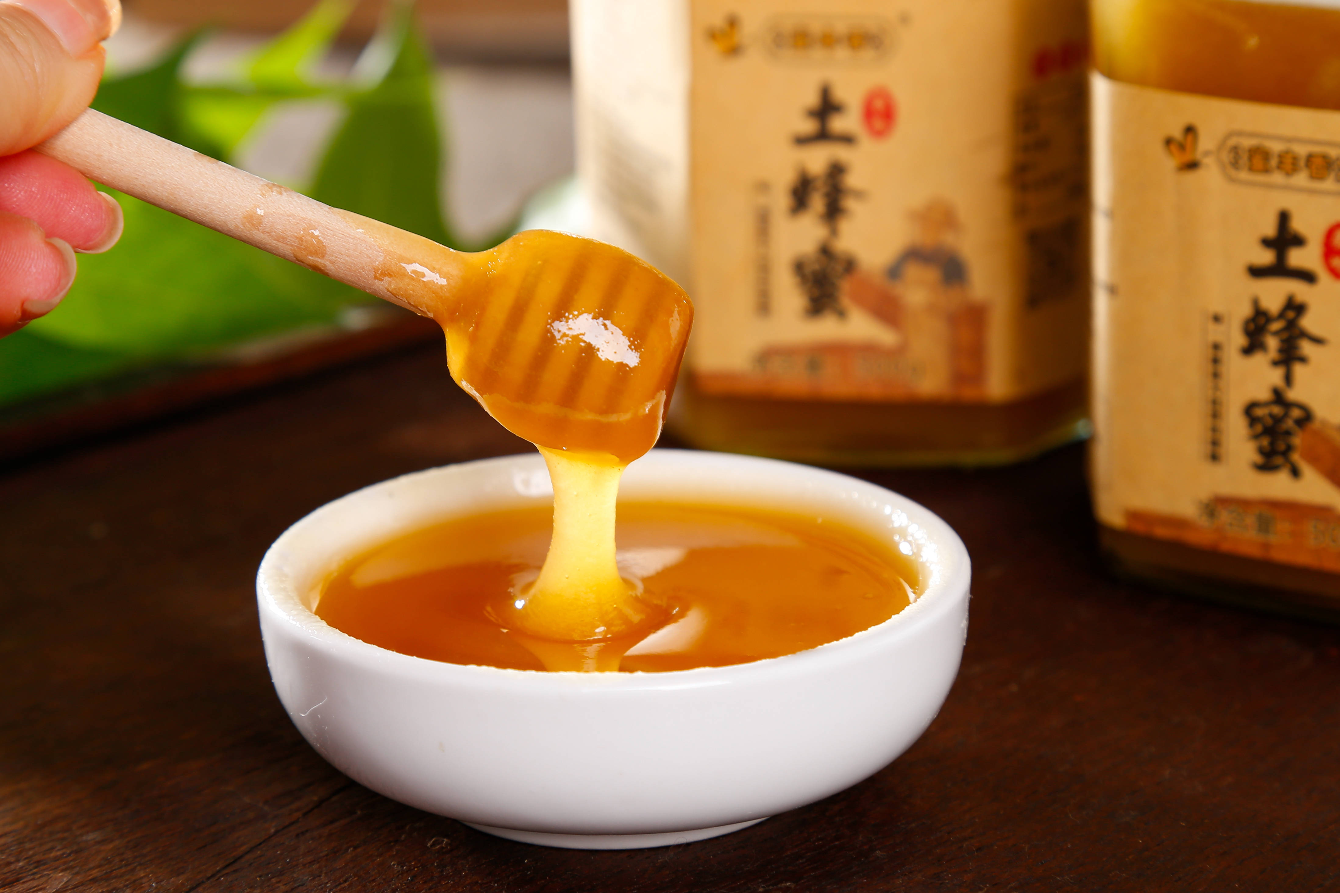 蜜丰香秦岭天然土蜂蜜:来自大自然的馈赠_蜜蜂_口感_生产者