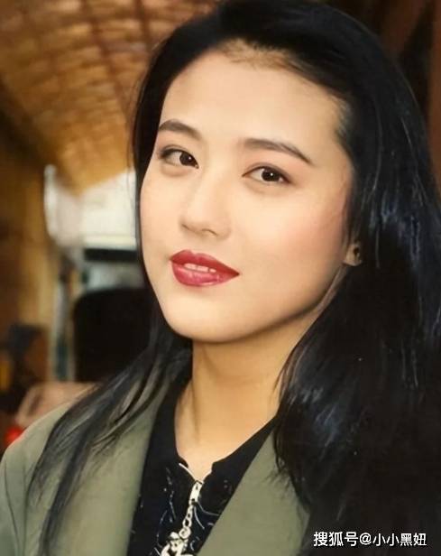 一,演技卓越,经典角色层出不穷周海媚的演技堪称一绝,凭借出色的演技