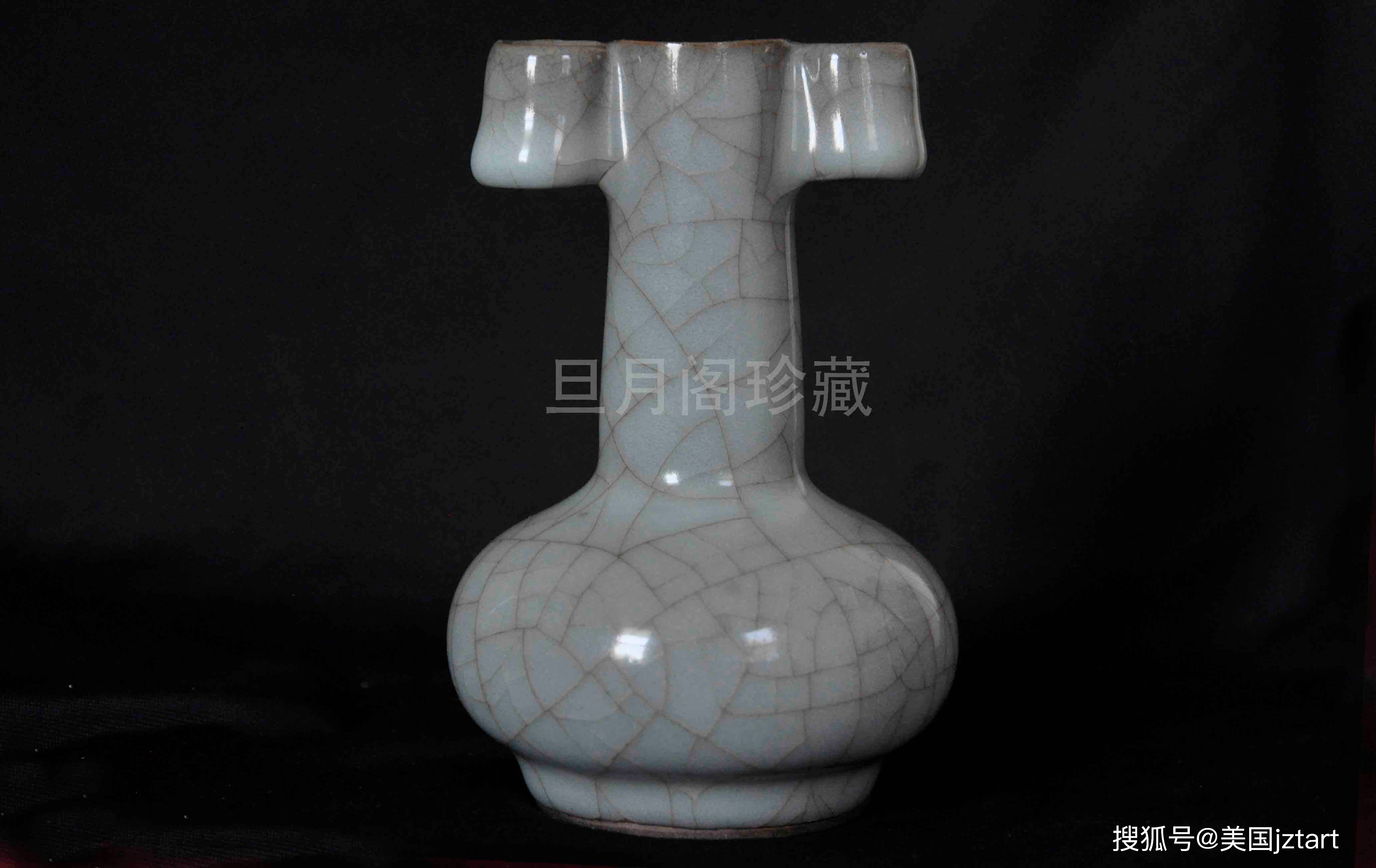 紫口铁足/旦月阁珍藏宋代官窑青瓷贯耳瓶_器物_造型_艺术