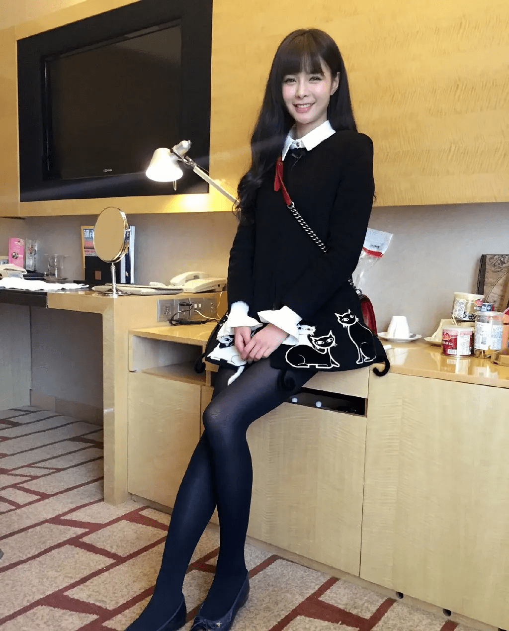 沈梦辰从小对表演充满了热爱,毕业于湖南大学表演系,并在湖南娱乐频道