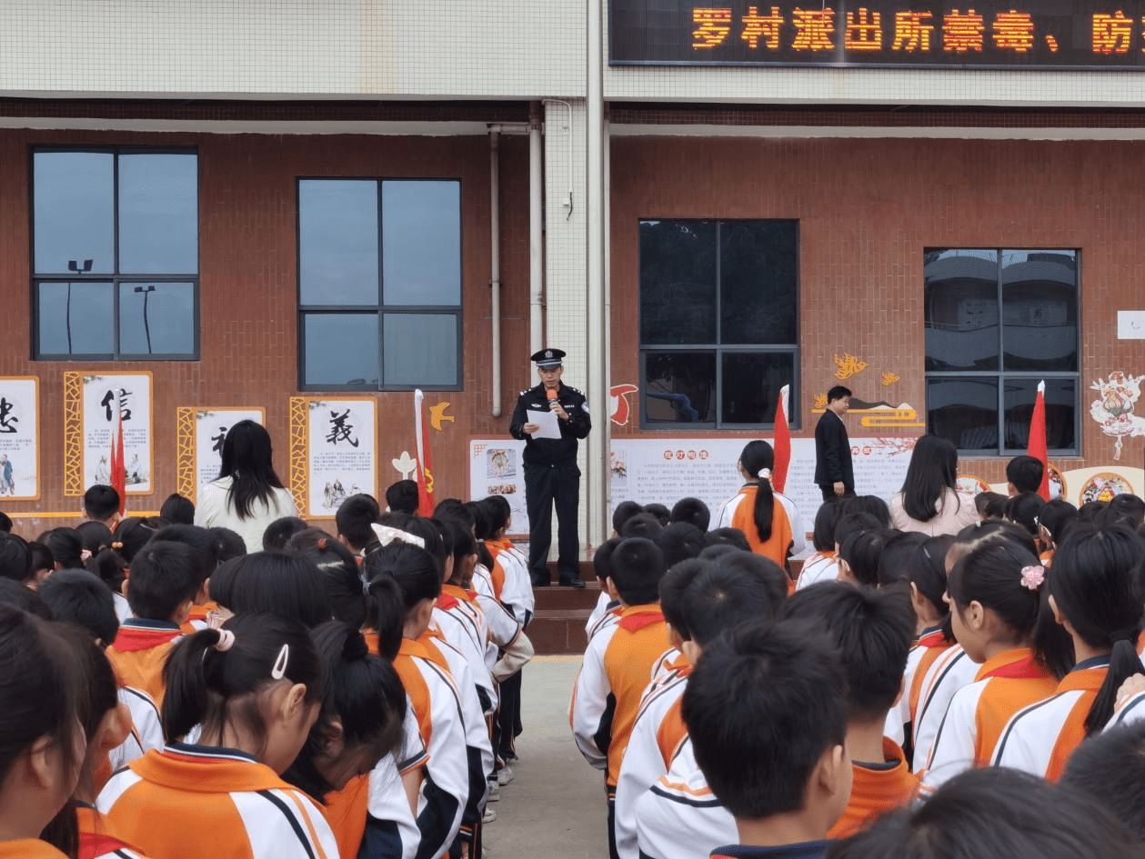 11月20日,罗村派出所到佛山市南海区罗村芦塘小学开展禁毒反诈大教妹