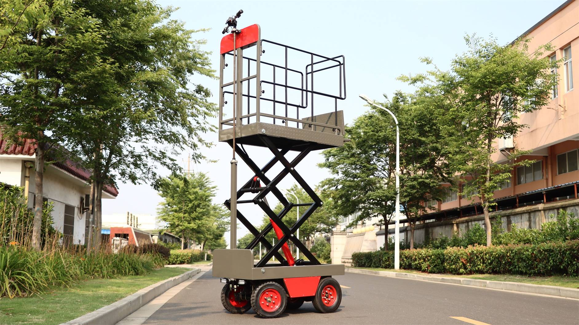 当电动果园轮式液压升降采摘作业平台出现故障如何分析解决呢?