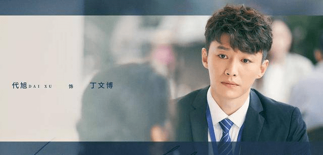 因此在临走前,侯元元在家里的客厅和卧室都装上针孔摄像头,甚至在陈立