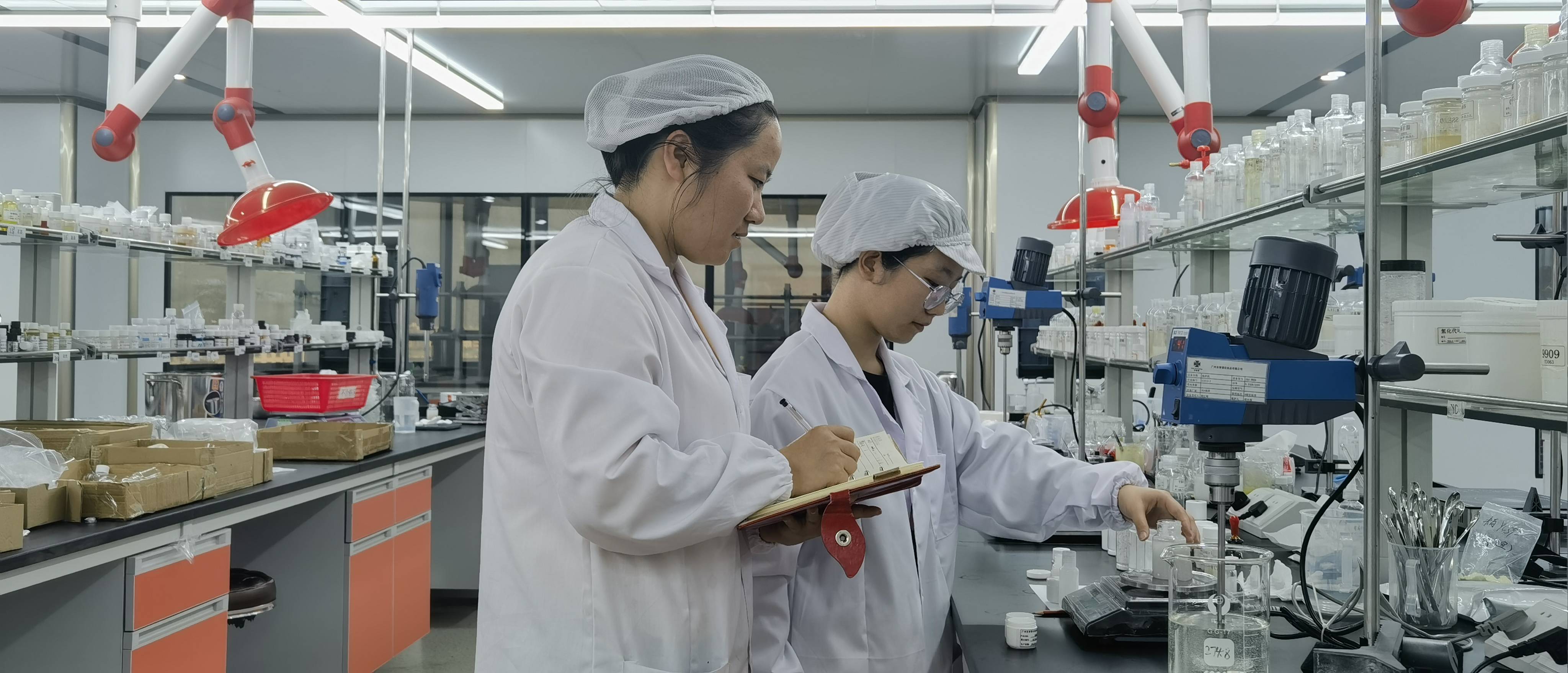 特别节目组走访调研,广州东智盟化妆品有限公司生产车间参观从研发到