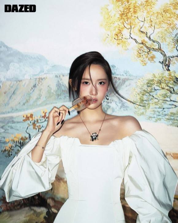 允儿《DAZED》杂志曝光 风格前卫美艳高级！-搜狐大视野-搜狐新闻