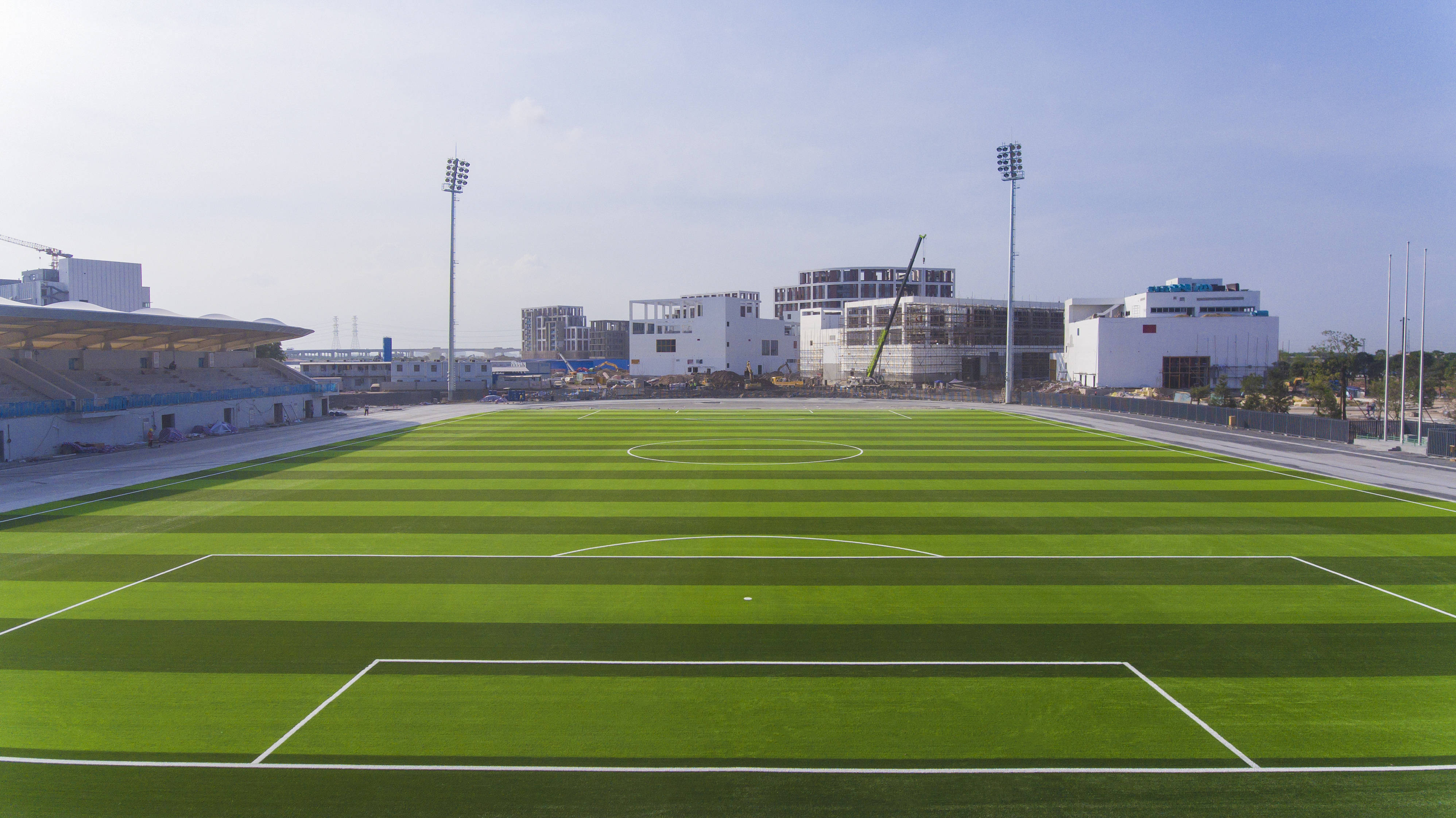 打造理想校园:学校操场人造草坪的施工秘籍_厚度_沙土_变形