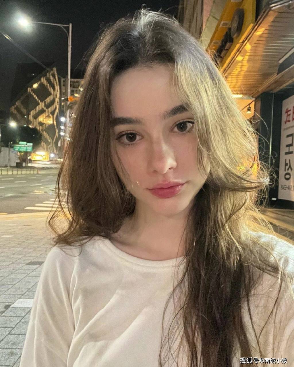 达莎·塔兰被天使吻过的脸庞,身材更棒!_艺术_社交_生活