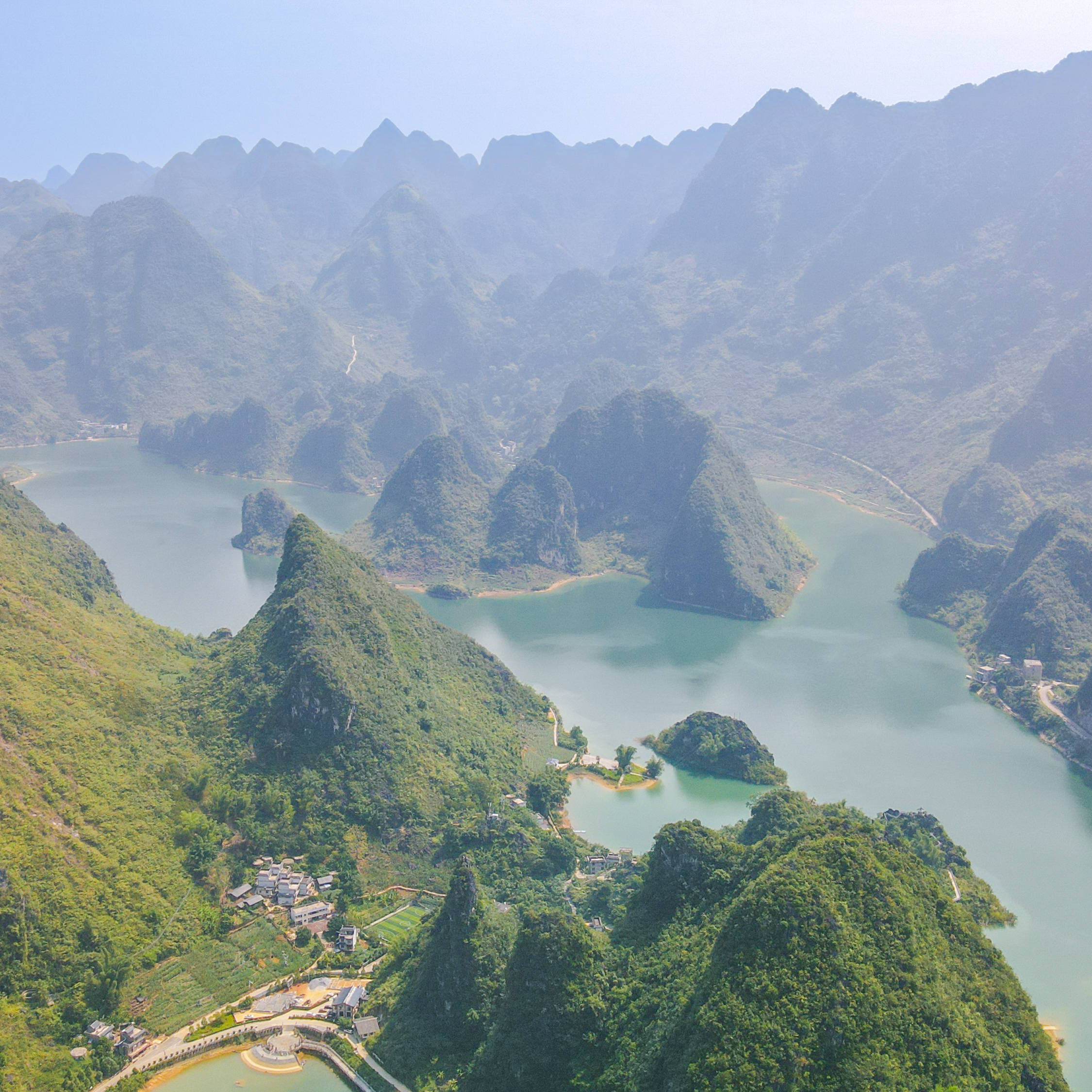 百色浩坤湖,如画般的湖光山色,让人陶醉其中