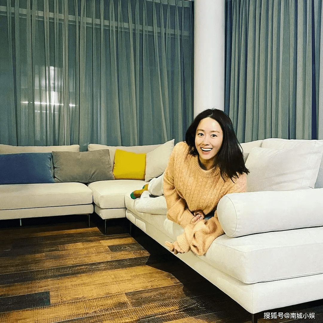 无论是在舞台上还是生活中,全慧彬都保持着她的自信和独立,这也是她