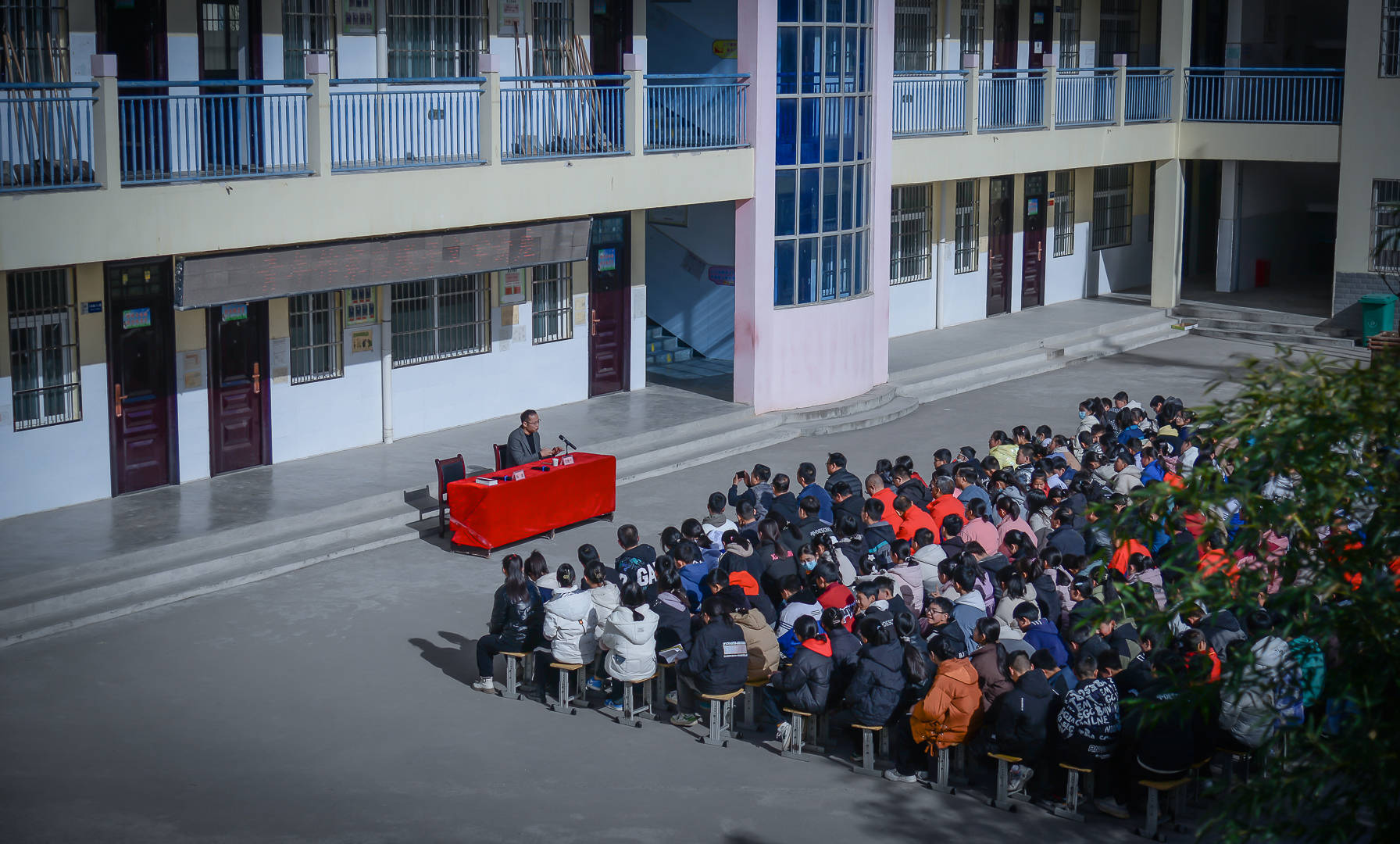 作家范墩子走进永寿县马坊中学开展文学专题讲座_写作_中国作家协会