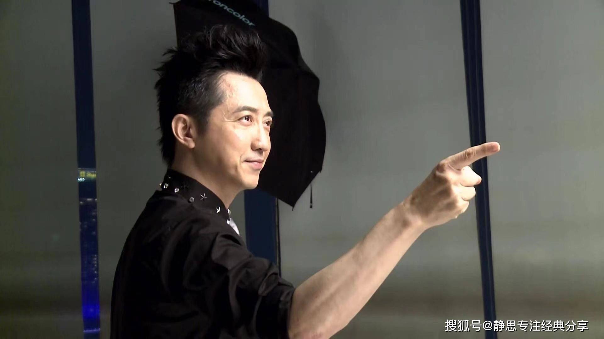 庾澄庆是集创作歌曲加演奏演唱的全能歌手,他被誉为音乐界老顽童_专辑