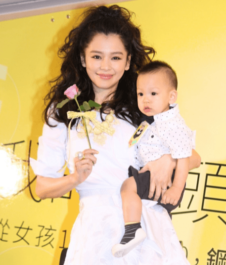 回顾徐若瑄李云峰9年婚姻,不顾劝告生孩,为夫还债离婚收场_孩子_带着