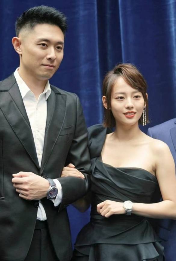 狗仔曝张嘉倪离婚内幕 称买超给女方1000万现金_直播_女子_画面