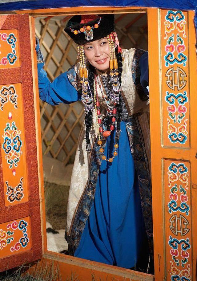 成吉思汗的40个女人中,不仅有姐妹花,还有一个身