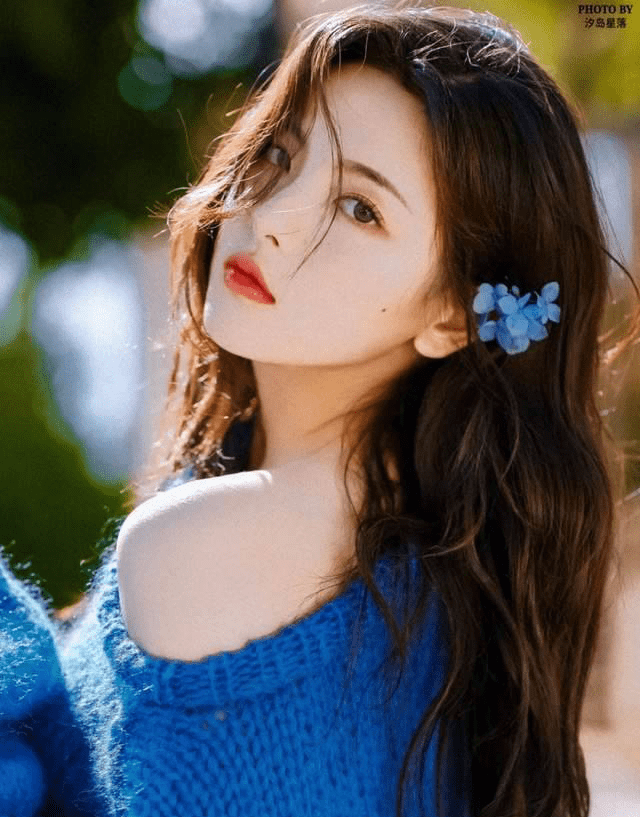 25岁杨超越写真大赏:傲人身材惊艳亮相,饱满有料令人惊叹?