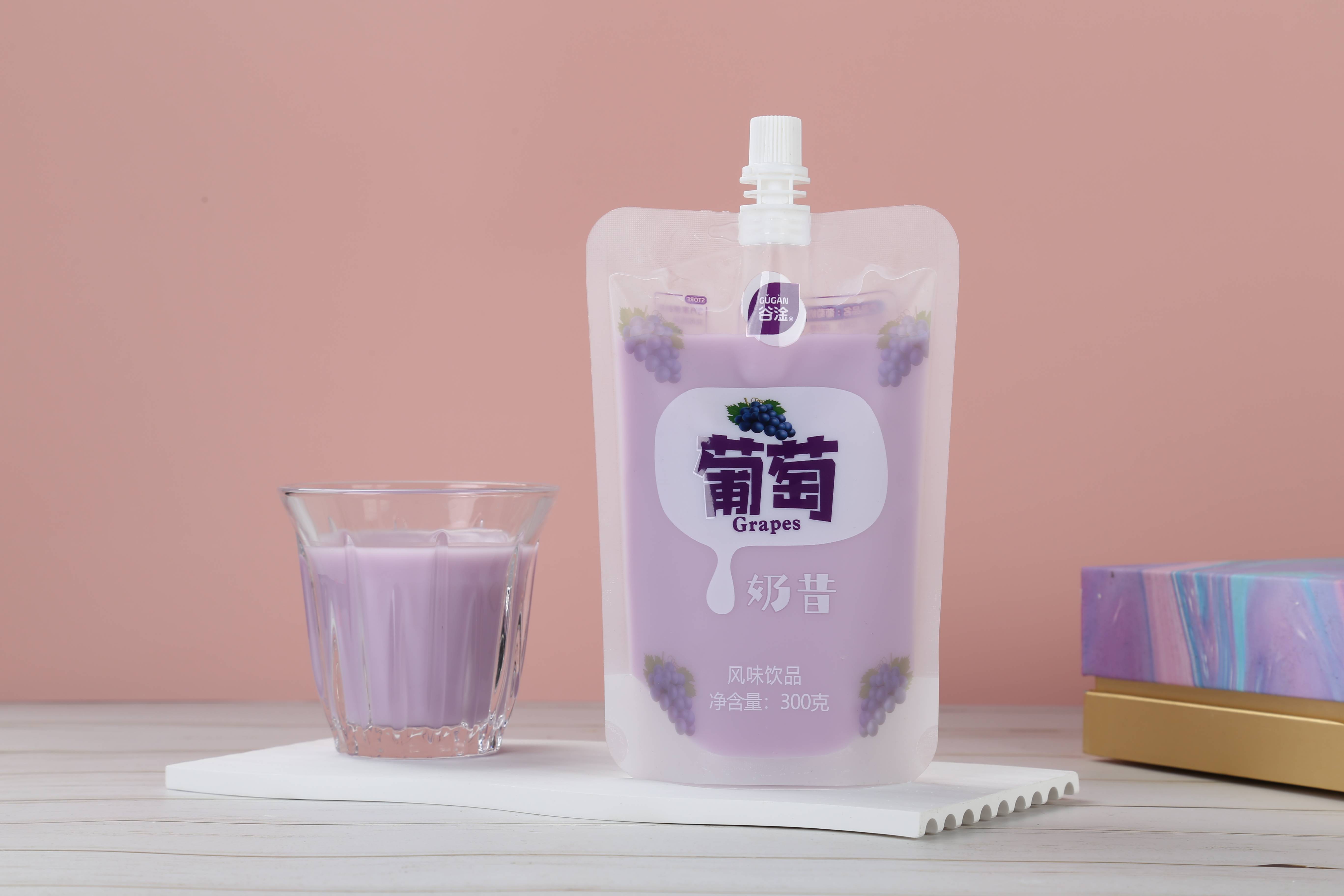 4,葡萄奶昔精选优质全脂乳粉,配以精选猕猴桃汁,配比科学,营养成分更