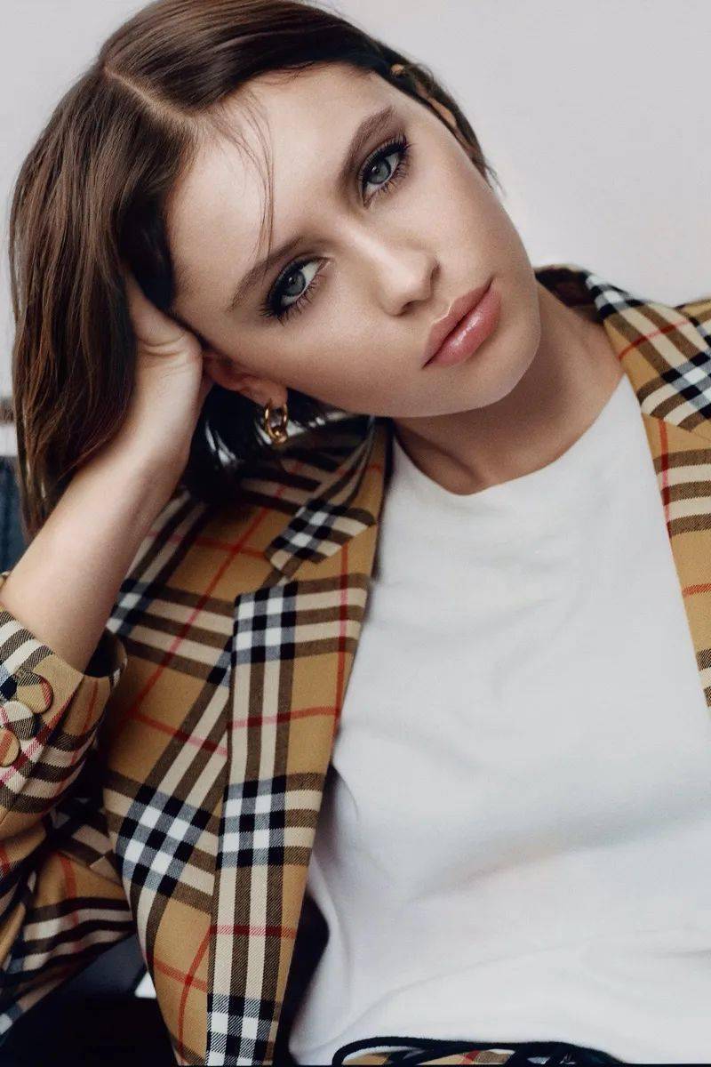 时尚界都争相邀请irislaw拍广告大片这个星二代人美学业好