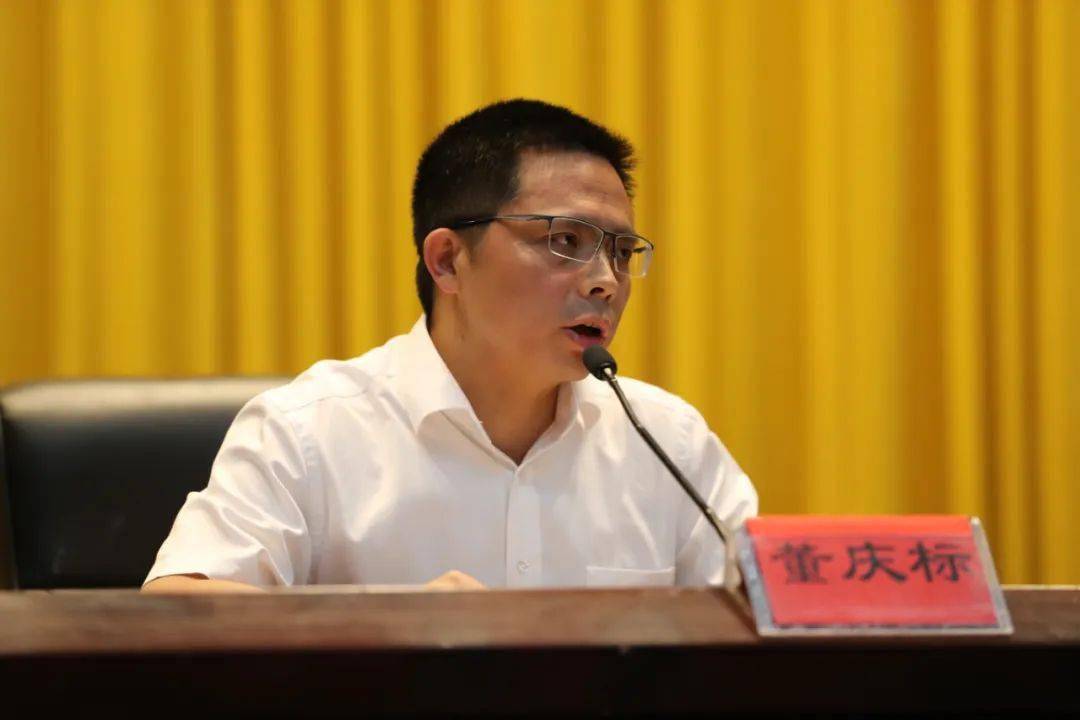 乐清市委常委,柳市镇党委书记董庆标在讲话中指出,在疫情防控取得阶段