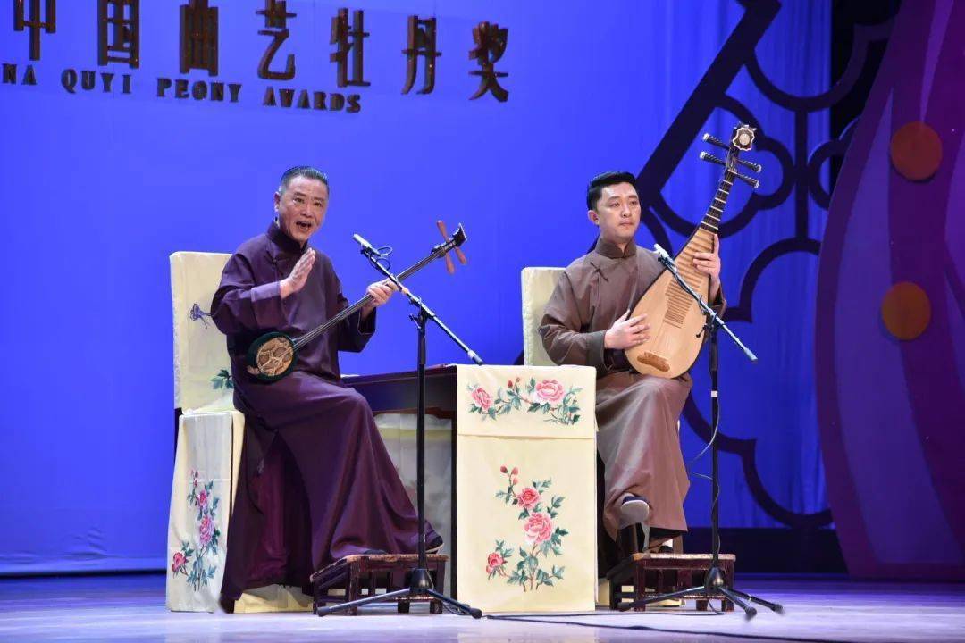 03弹词选回《啼笑因缘·雪地会凤》演员:吴啸芸04弹词选回《双珠凤