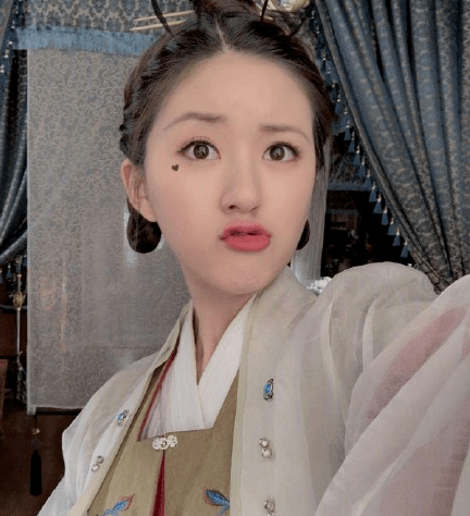 传闻中的陈芊芊首播火热赵露思的甜美肉脸是填充的吗