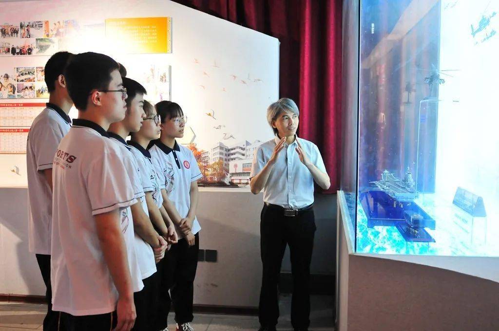 邵武一中87届知名校友方明山教授回访母校