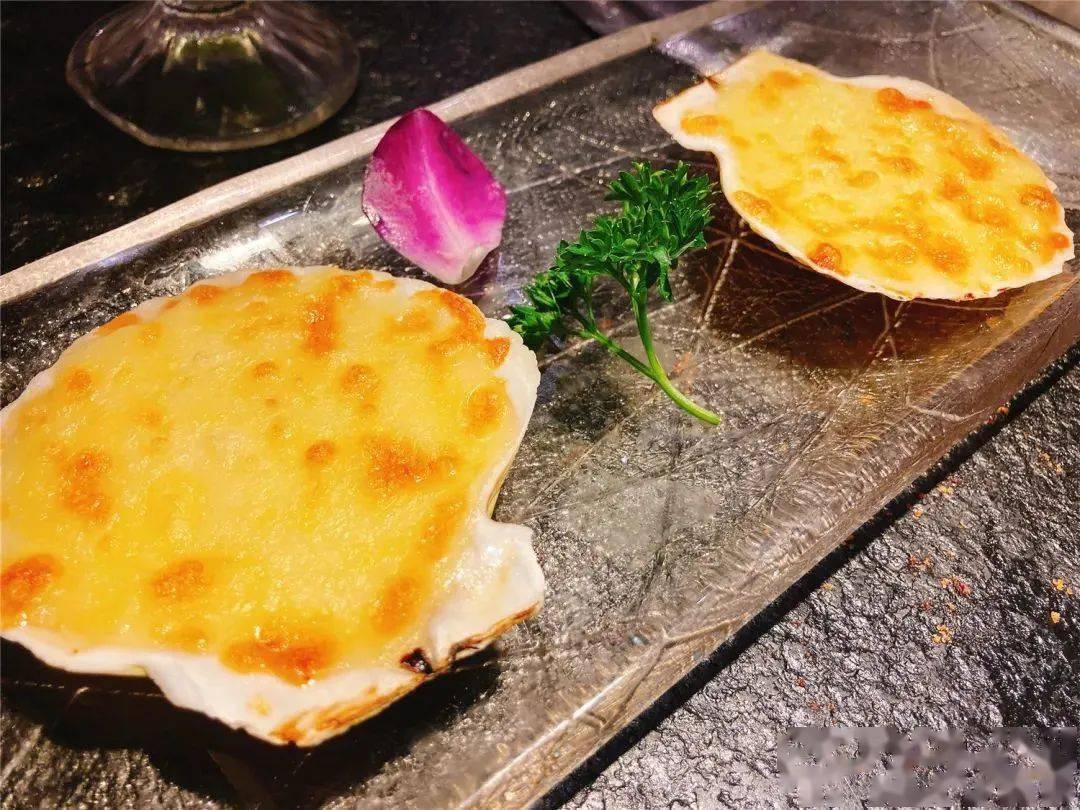 前菜三例 刺身五拼 寿司拼盘 秋刀鱼 芝士焗扇贝 ._口感