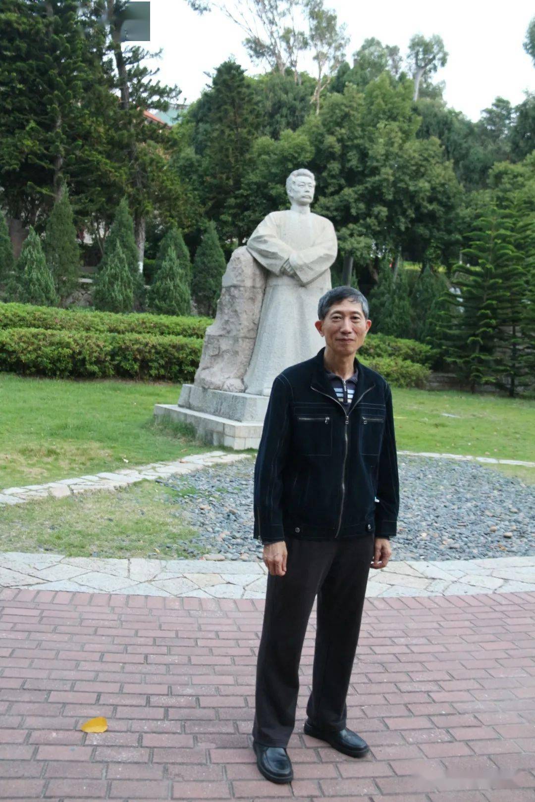 华夏,福建省厦门市退休干部,中国网络诗歌注册作者,中国诗歌网蓝v诗人