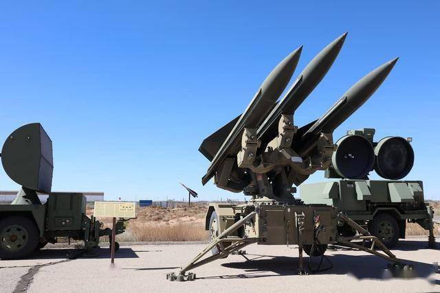 英国军事航空最后的辉煌tsr.2攻击机,被美国低价策略扼杀