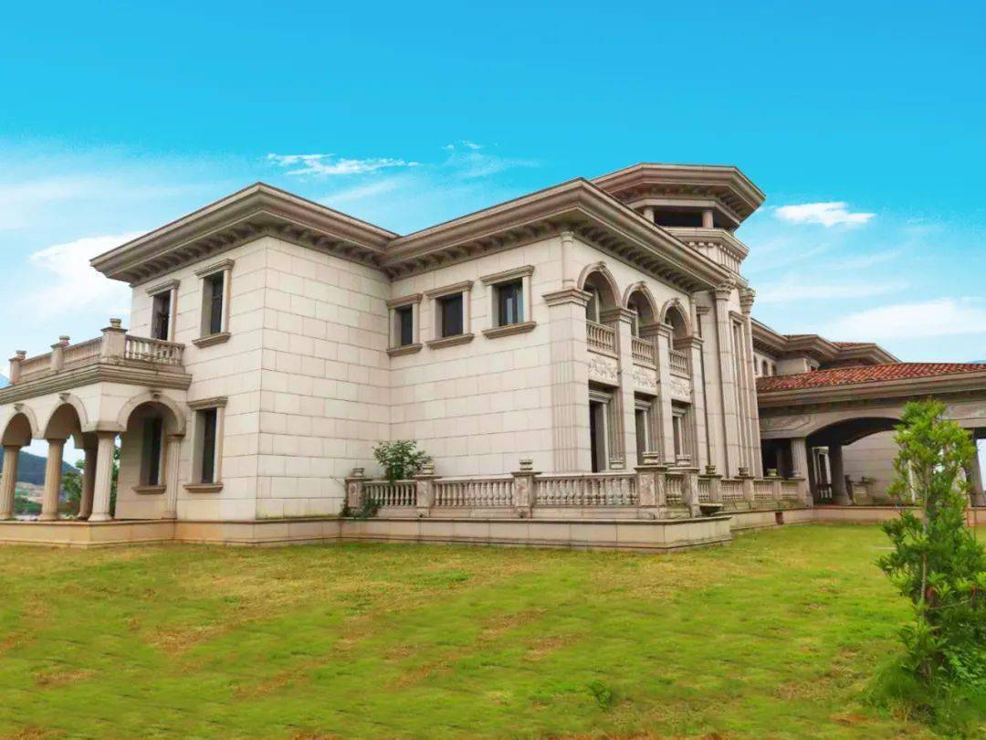 不难发现,鹭岛建筑面积约2078㎡的宫殿式山水别院,有着其他位置无以企