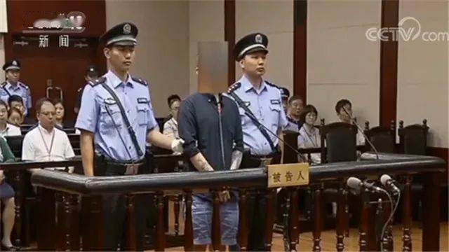 今天,上海二中院依法对故意杀人犯朱晓东执行死刑.