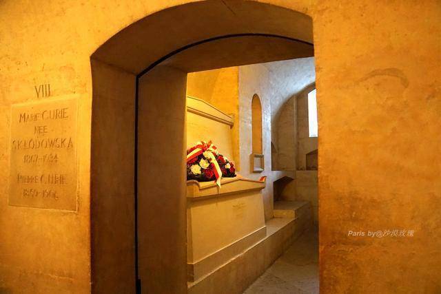 法国纪念名人的圣殿,因一名少女而建,这里曾证明了地球的自转