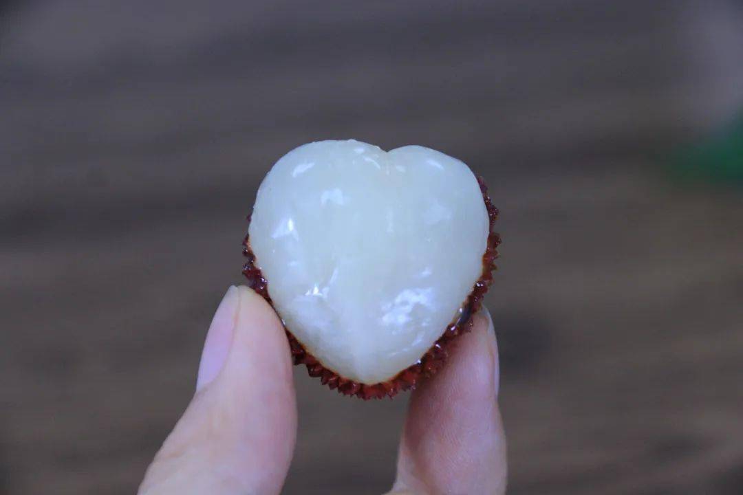 当没事发生)我接我抛看我旋风转这一颗颗红润饱满你看荔枝美味又健康