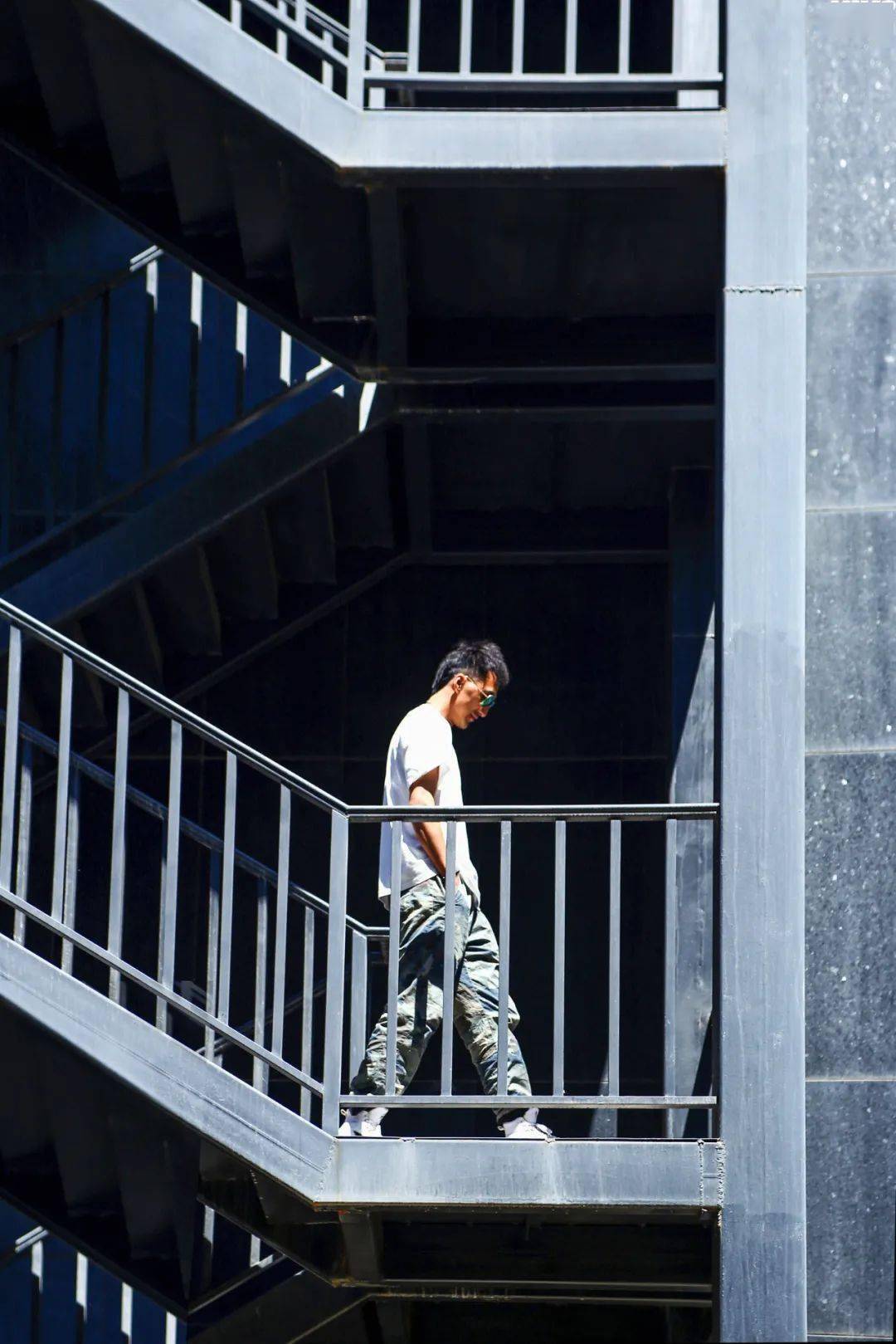 「去他 x 的地心引力.」_韩雨洋