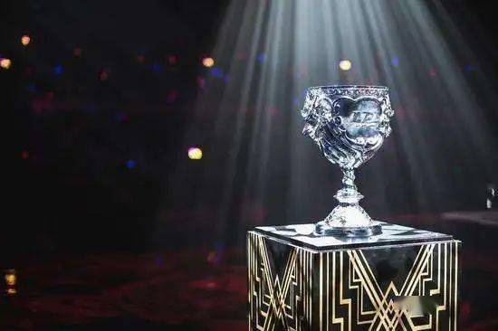 刚刚,"中国电竞第一人"uzi宣布退役!爷的青春结束了!