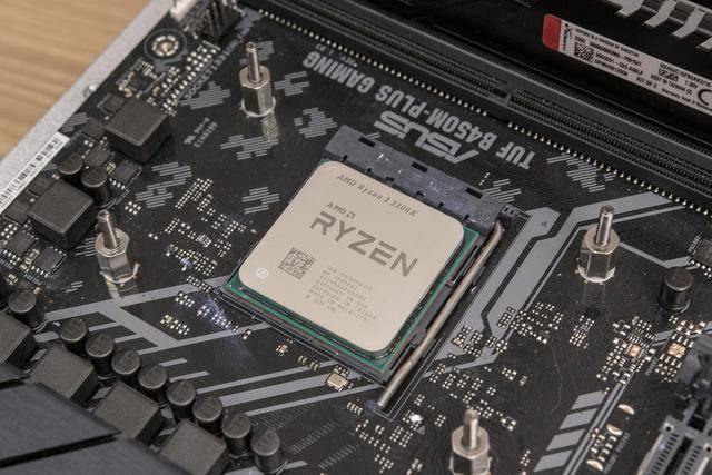 前段时间amd正式发布了新锐龙r3处理器,其中的锐龙r3 3300x就像扔向