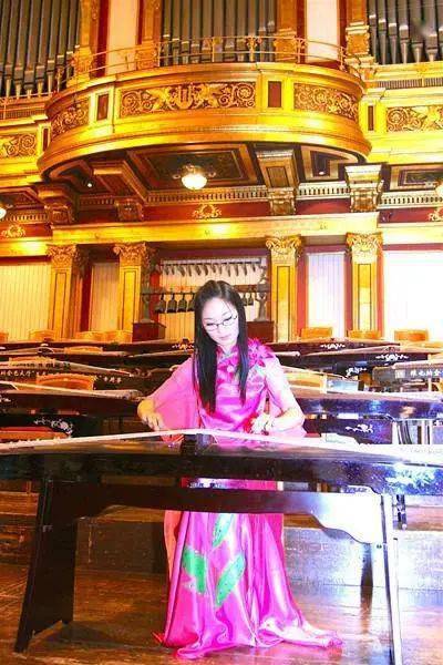 葫芦岛籍青年古筝演奏家姜淼登上央视弹奏名曲