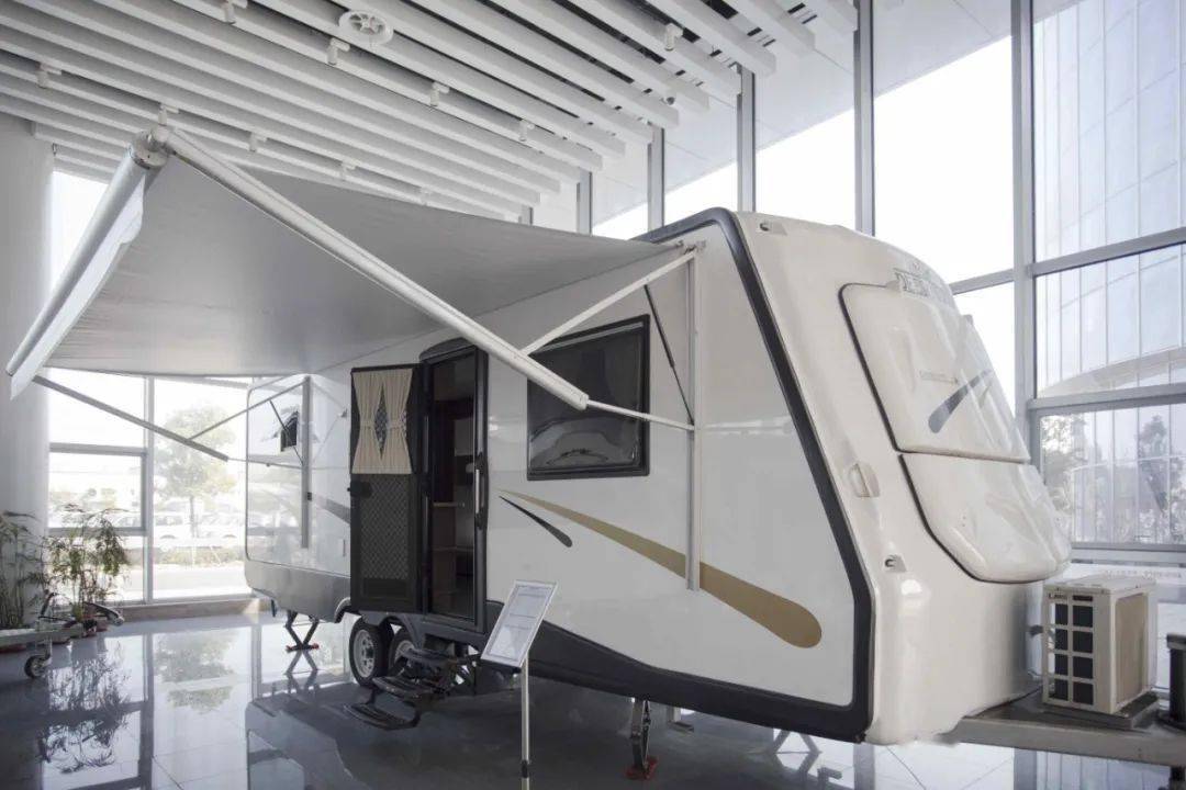 车轮上的五星酒店澳洲帝盛8米营地房车