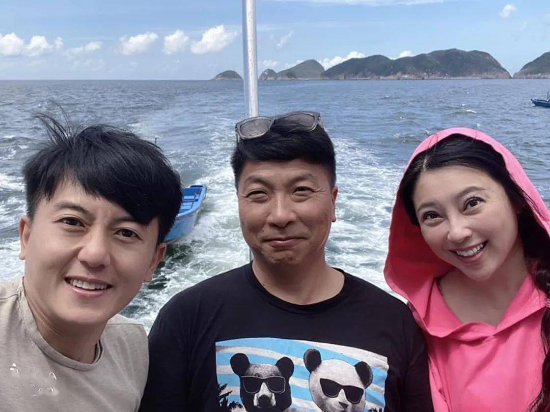 无惧淡妆真面目示人._傅明宪