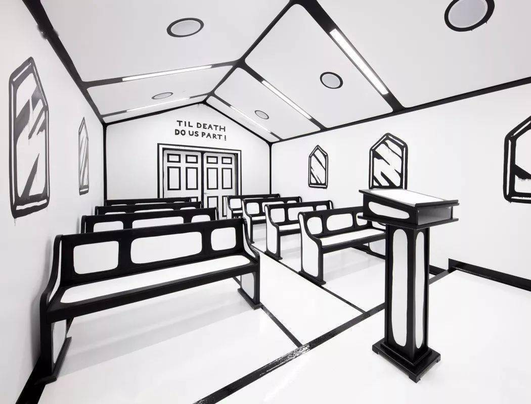 不是一幅画也不是一面背景墙,这个长着简单的黑白线条的教堂举办婚礼