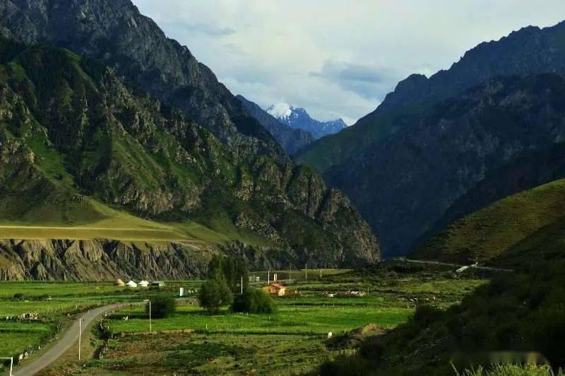 美丽的白杨沟镇风光