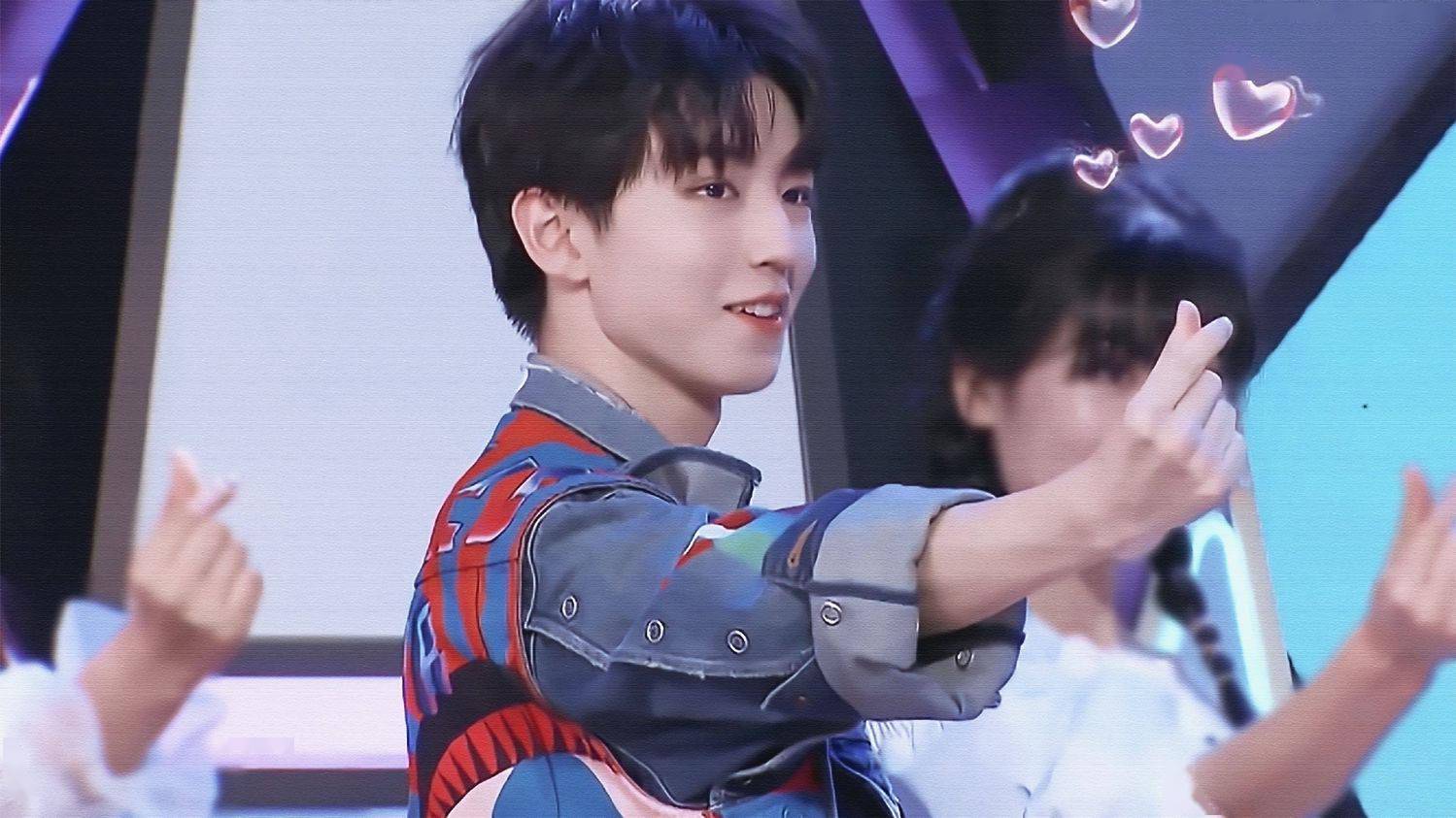 王俊凯向你比心心下周心引力舞蹈上线