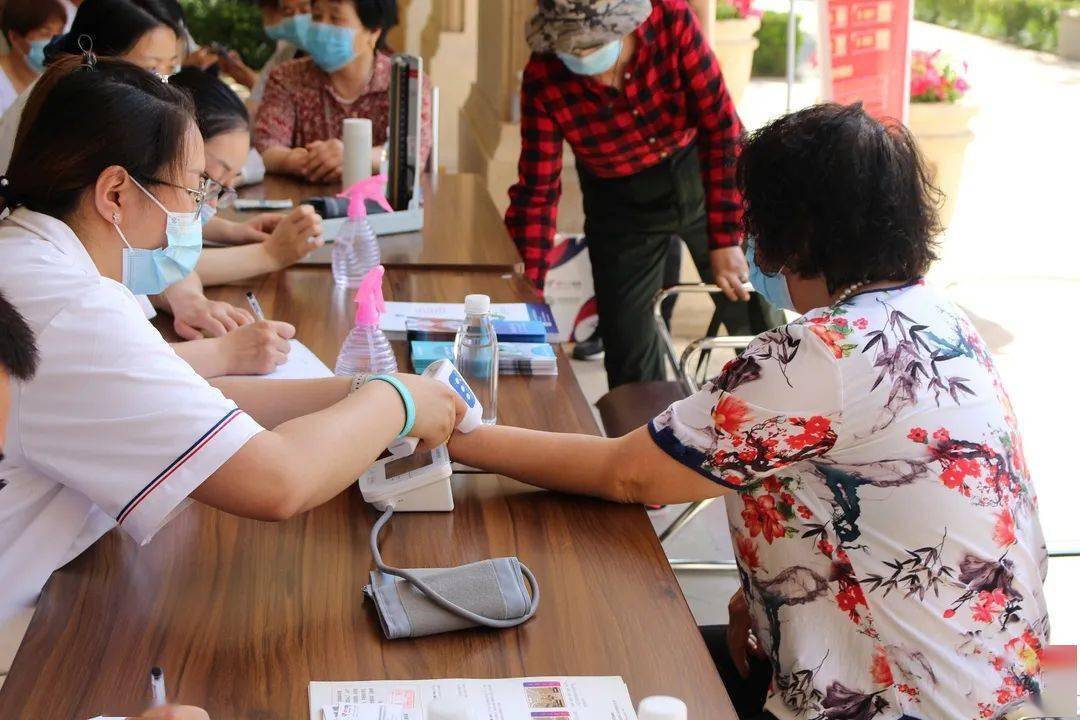 万华物业义诊进园区便民送健康爱心义诊活动圆满举行