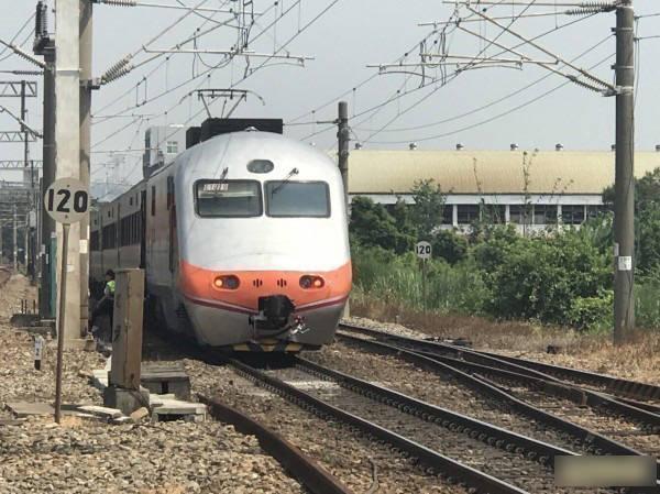 台铁7日连续发生两起事故 造成一人死亡 列车