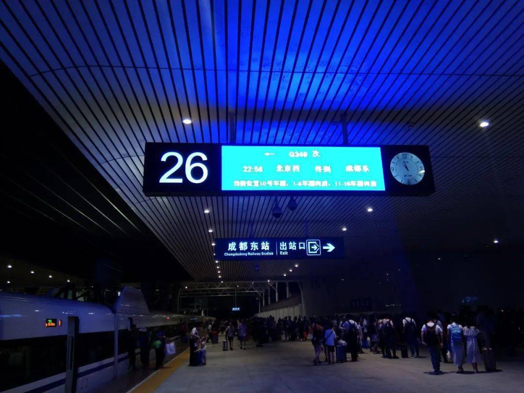 成都火车站出站口图片